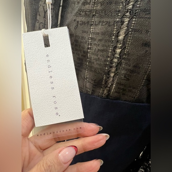 NWOT Endless Rose Cold Shoulder lace top. Style tags attached, size Medium - Picture 15 of 15